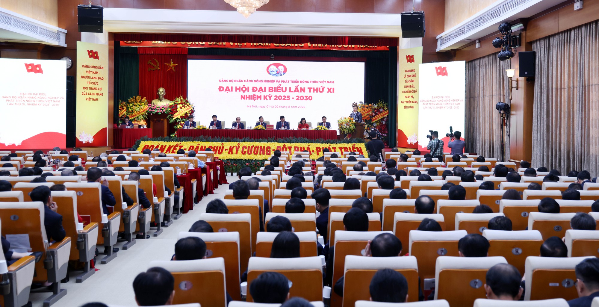 Xây dựng Agribank là định chế tài chính hàng đầu cho lĩnh vực tam nông- Ảnh 3. Xây dựng Agribank là định chế tài chính hàng đầu cho lĩnh vực tam nông- Ảnh 3.