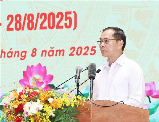 Tổng Bí thư Tô Lâm dự gặp mặt đại biểu Bộ Quốc phòng, Bộ Công an và Bộ Ngoại giao- Ảnh 5. Tổng Bí thư Tô Lâm dự gặp mặt đại biểu Bộ Quốc phòng, Bộ Công an và Bộ Ngoại giao- Ảnh 5.