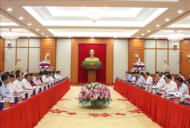 Bộ Chính trị cho ý kiến về công tác chuẩn bị Đại hội Đảng bộ thành phố Hà Nội và Đảng bộ TPHCM- Ảnh 3.