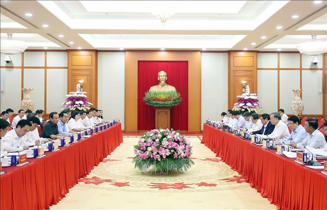 Bộ Chính trị cho ý kiến về công tác chuẩn bị Đại hội Đảng bộ thành phố Hà Nội và Đảng bộ TPHCM- Ảnh 4.