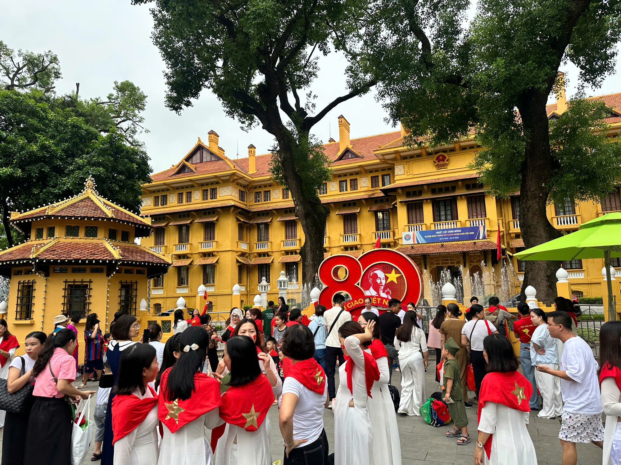 Cập nhật: Không khí náo nức trước giờ tổng hợp luyện diễu binh, diễu hành lần 1 A80- Ảnh 5.