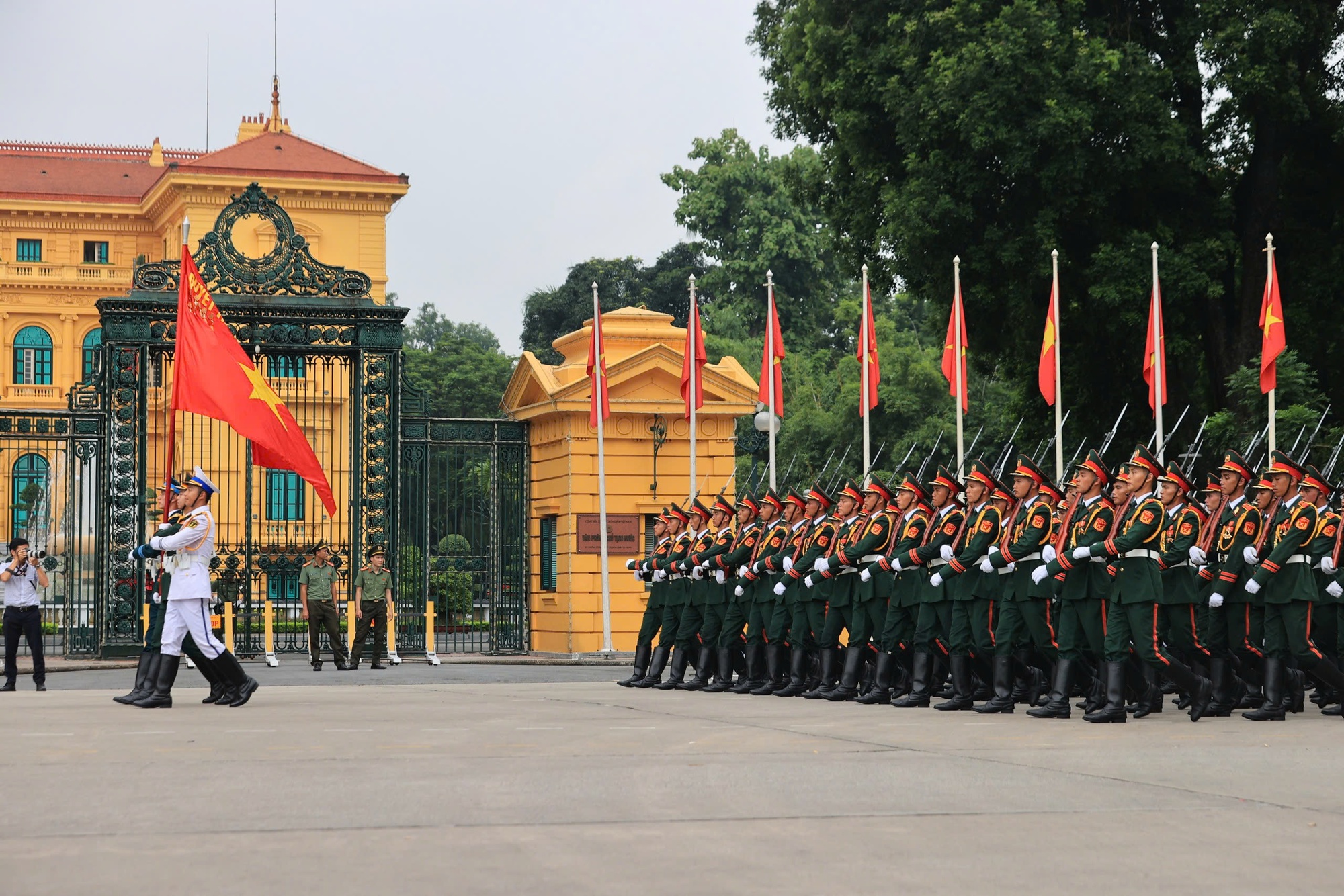 Cập nhật: Các lực lượng sẵn sàng tổng hợp luyện diễu binh, diễu hành A80- Ảnh 2. Cập nhật: Các lực lượng sẵn sàng tổng hợp luyện diễu binh, diễu hành A80- Ảnh 2.