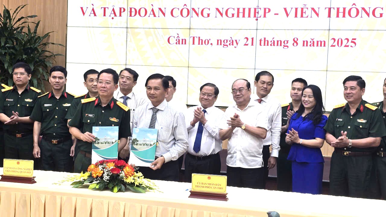 TP. Cần Thơ và Tập đoàn Viettel ký kết hợp tác chuyển đổi số giai đoạn 2025-2030- Ảnh 1.