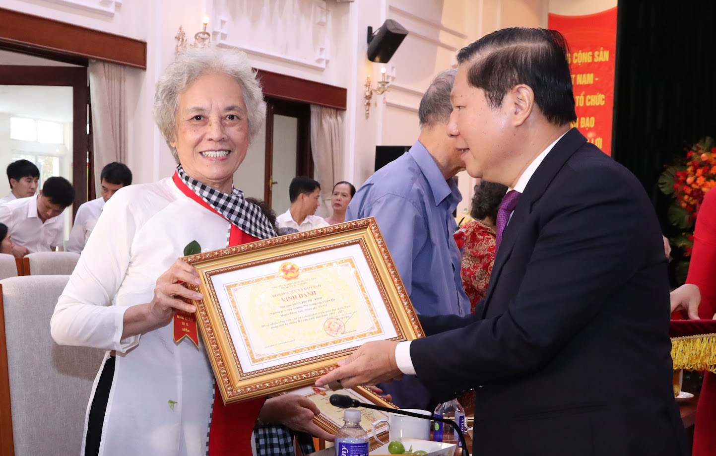 “Nhà giáo đi B” – dấu ấn Trường Sơn và lời tri ân từ Bộ GD&ĐT- Ảnh 6.