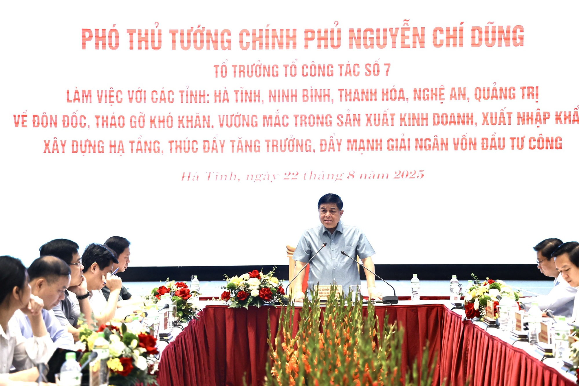 Phó Thủ tướng Nguyễn Chí Dũng làm việc với 5 địa phương để 'gỡ vướng', thúc đẩy tăng trưởng- Ảnh 1. Phó Thủ tướng Nguyễn Chí Dũng làm việc với 5 địa phương để 'gỡ vướng', thúc đẩy tăng trưởng- Ảnh 1.