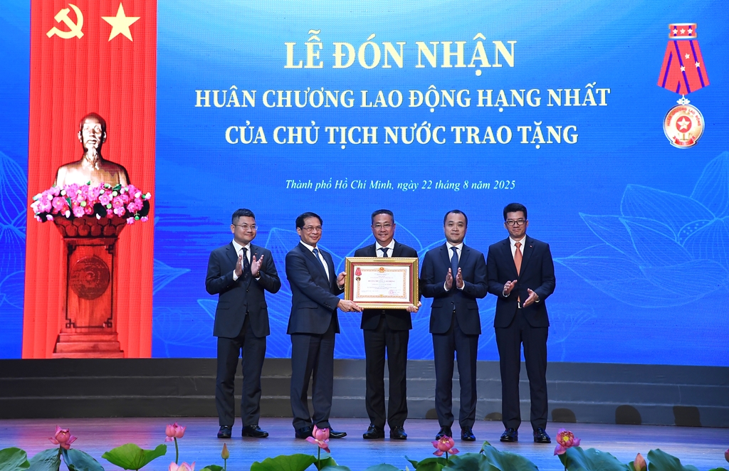 TPHCM cần "đi đầu, về trước" trong thực hiện các mục tiêu phát triển, hội nhập- Ảnh 3. TPHCM cần "đi đầu, về trước" trong thực hiện các mục tiêu phát triển, hội nhập- Ảnh 3.
