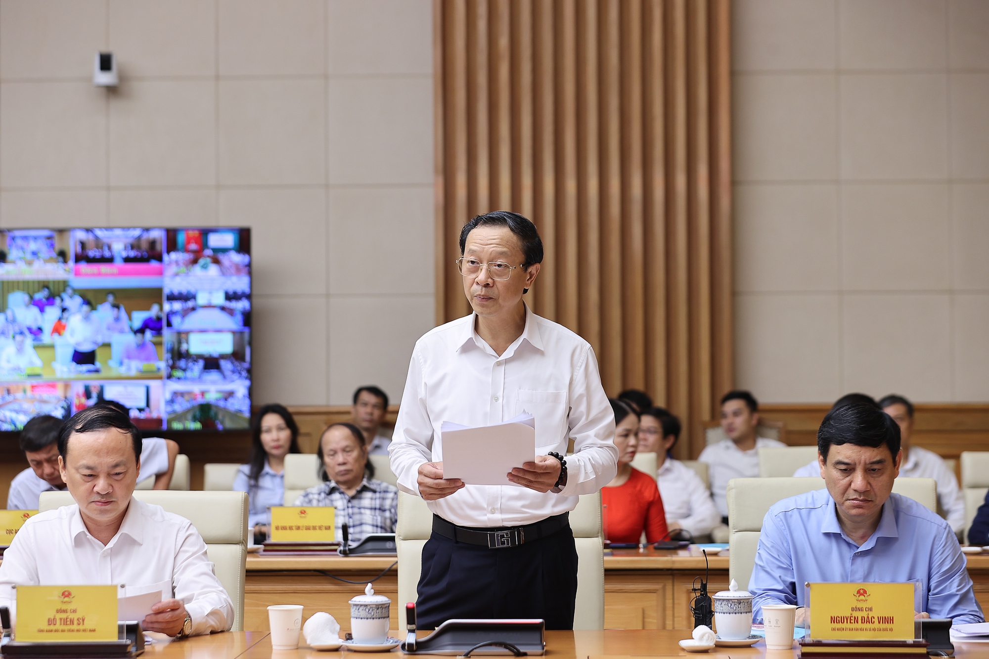 Thủ tướng: Hơn lúc nào hết, cần tập trung ưu tiên mọi nguồn lực cho giáo dục và đào tạo- Ảnh 5.