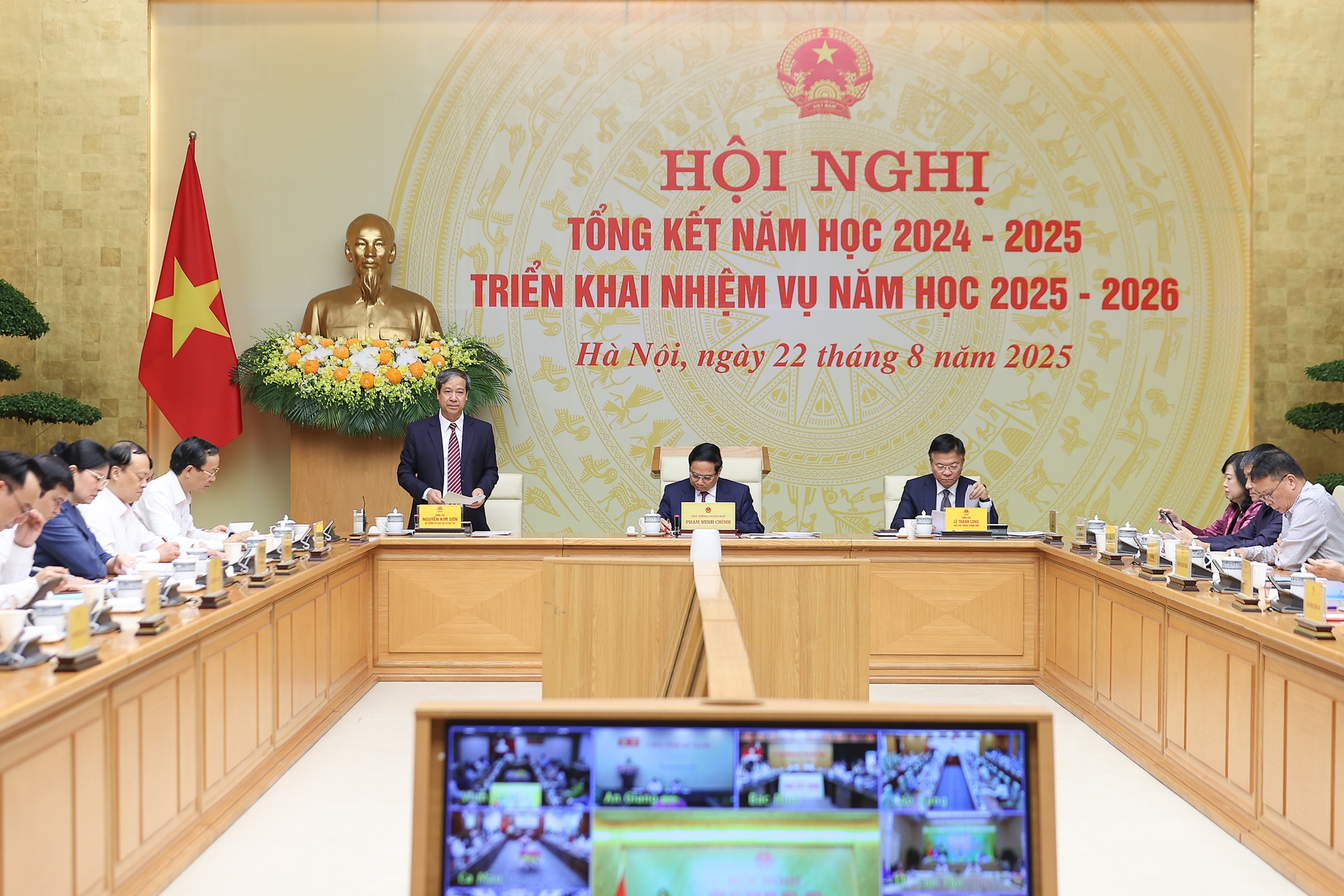 Thủ tướng chủ trì Hội nghị tổng kết năm học 2024-2025, triển khai nhiệm vụ năm học 2025-2026- Ảnh 3. Thủ tướng chủ trì Hội nghị tổng kết năm học 2024-2025, triển khai nhiệm vụ năm học 2025-2026- Ảnh 3.