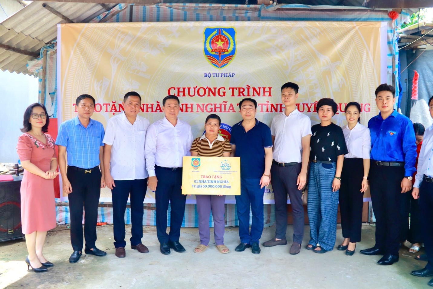 Về nguồn, trao tặng nhà tình nghĩa tại tỉnh Tuyên Quang - Ảnh 4.
