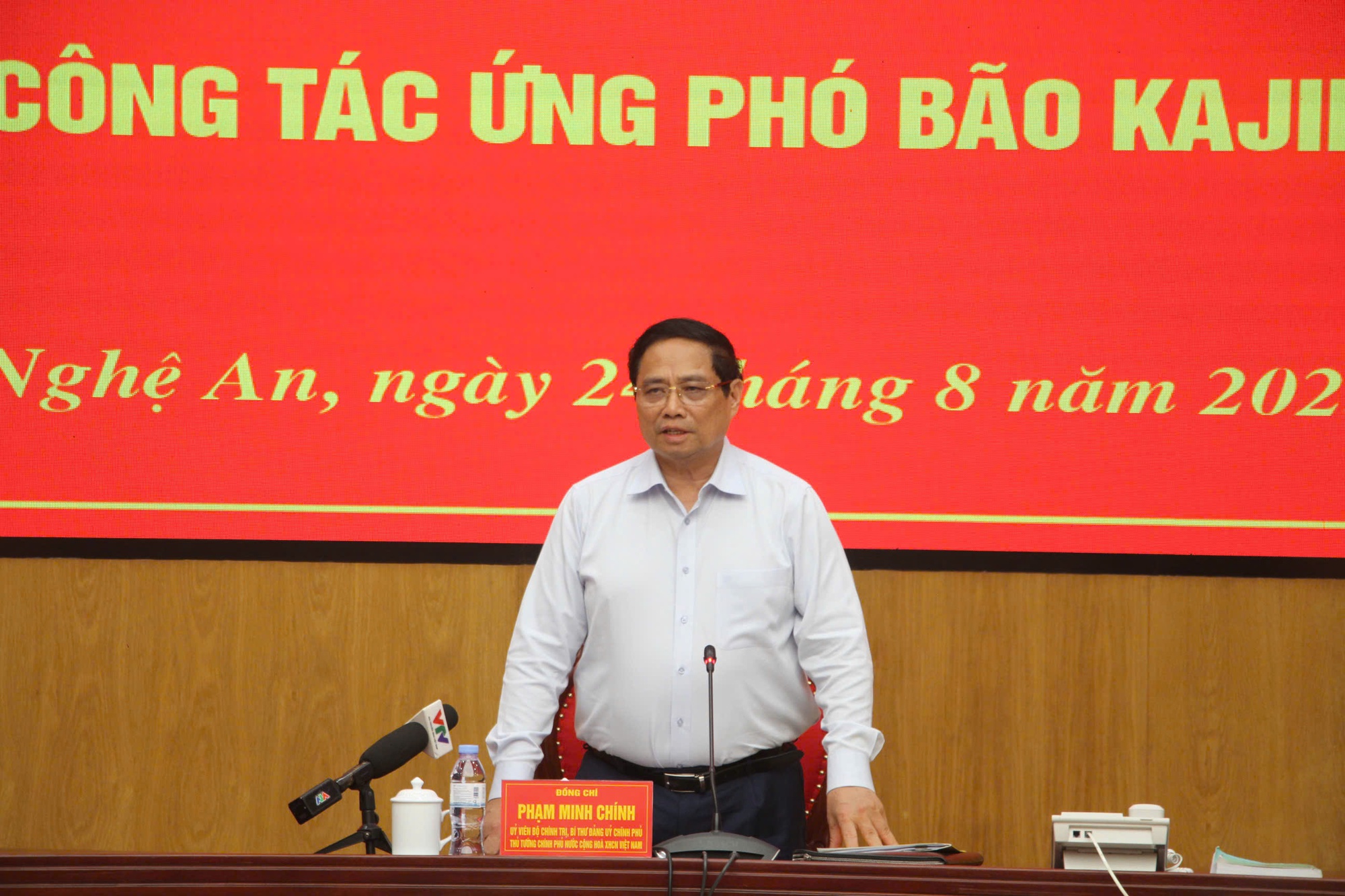Thủ tướng họp khẩn ứng phó bão số 5: Bảo vệ tính mạng nhân dân là mục tiêu cao nhất- Ảnh 5. Thủ tướng họp khẩn ứng phó bão số 5: Bảo vệ tính mạng nhân dân là mục tiêu cao nhất- Ảnh 5.