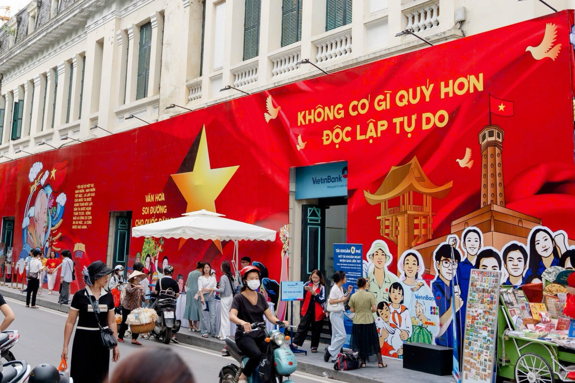 Người dân phấn khởi, háo hức chờ đợi buổi tổng hợp luyện lần 2 A80- Ảnh 6. Người dân phấn khởi, háo hức chờ đợi buổi tổng hợp luyện lần 2 A80- Ảnh 6.