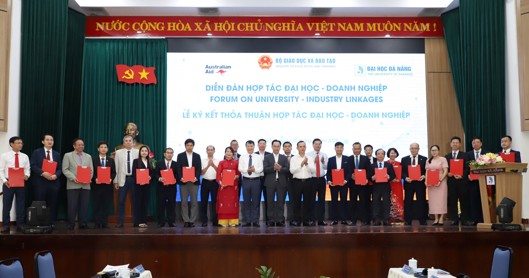 Hợp tác đào tạo, nghiên cứu các lĩnh vực công nghệ cao, công nghệ chiến lược- Ảnh 2.