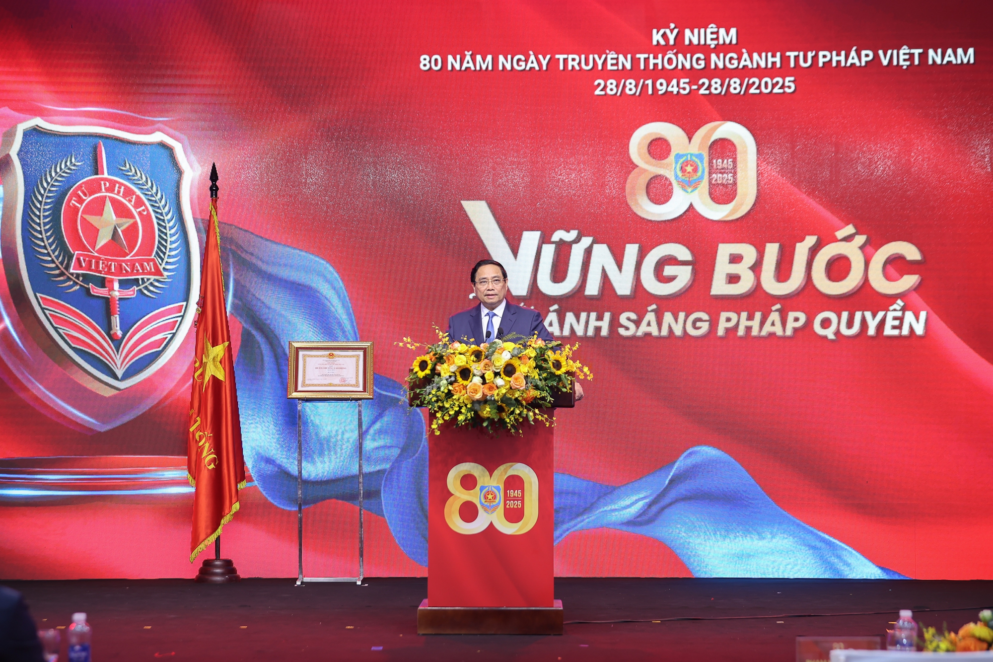 Thủ tướng: Đưa thể chế, pháp luật trở thành "đột phá của đột phá", lợi thế cạnh tranh quốc gia- Ảnh 1. Thủ tướng: Đưa thể chế, pháp luật trở thành "đột phá của đột phá", lợi thế cạnh tranh quốc gia- Ảnh 1.
