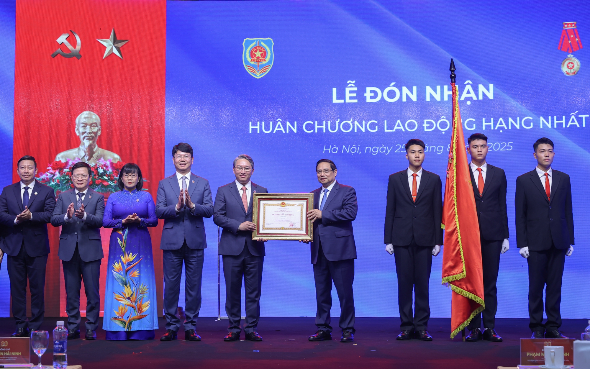 Thủ tướng: Đưa thể chế, pháp luật trở thành "đột phá của đột phá", lợi thế cạnh tranh quốc gia- Ảnh 7.