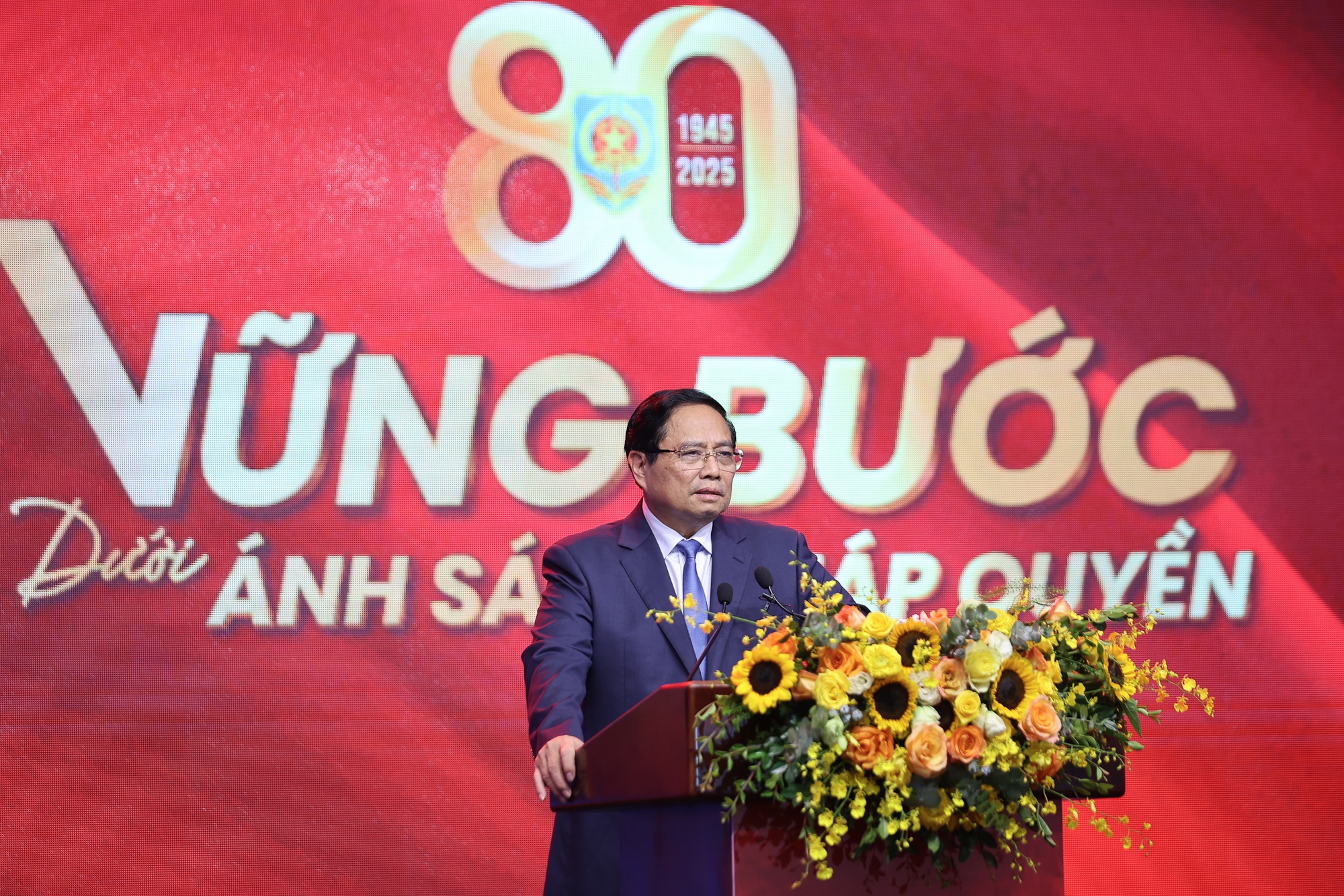Thủ tướng: Đưa thể chế, pháp luật trở thành "đột phá của đột phá", lợi thế cạnh tranh quốc gia- Ảnh 4.