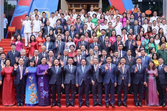 Thủ tướng: Đưa thể chế, pháp luật trở thành "đột phá của đột phá", lợi thế cạnh tranh quốc gia- Ảnh 11.
