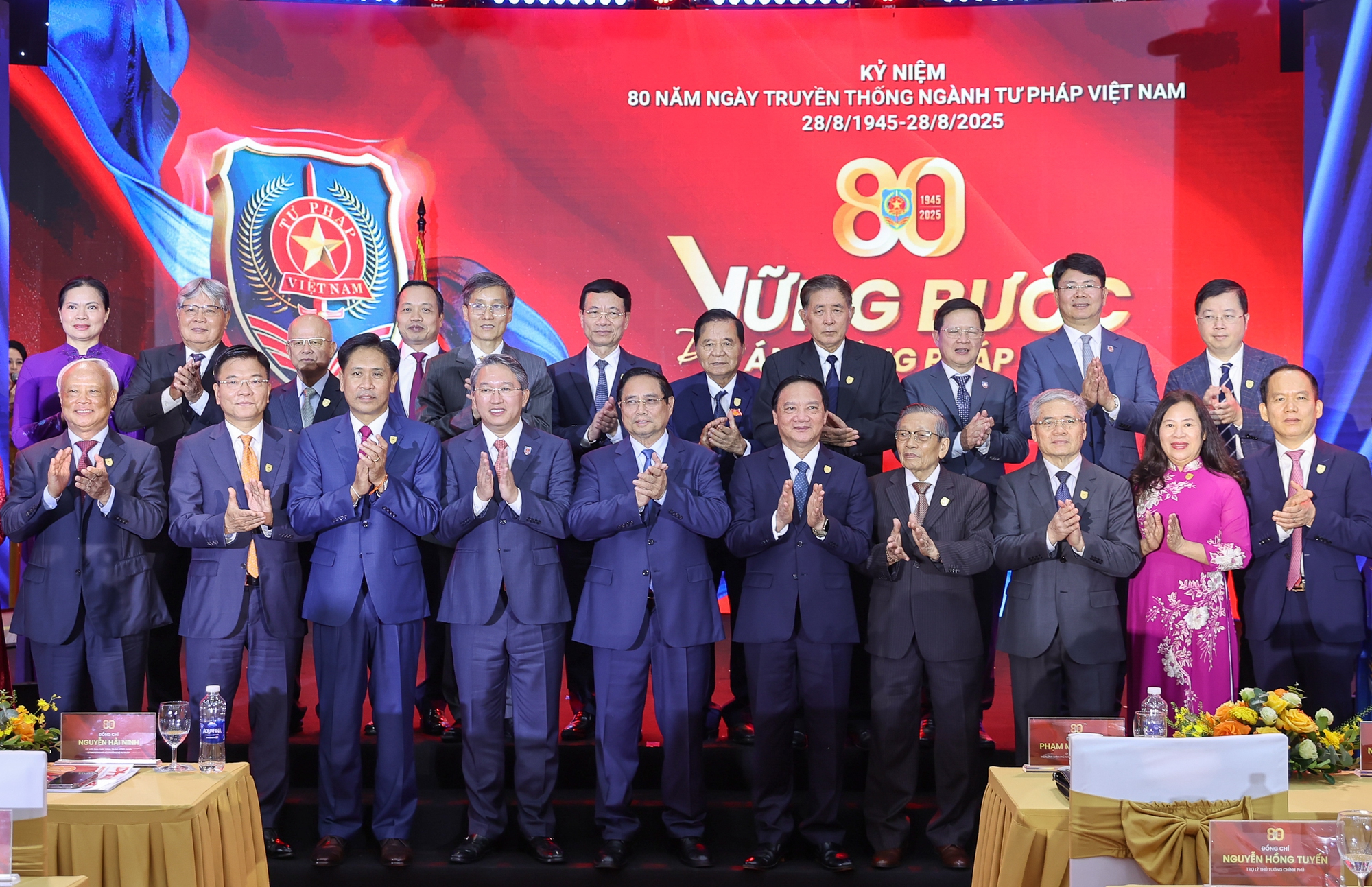 Thủ tướng: Đưa thể chế, pháp luật trở thành "đột phá của đột phá", lợi thế cạnh tranh quốc gia- Ảnh 10.