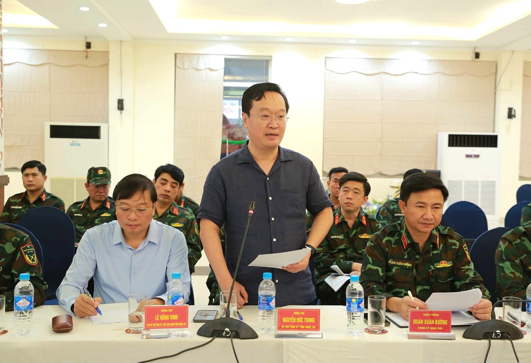 Phó Thủ tướng Trần Hồng Hà chủ trì họp chỉ đạo khắc phục hậu quả bão số 5, ứng phó với mưa lũ sau bão- Ảnh 3.