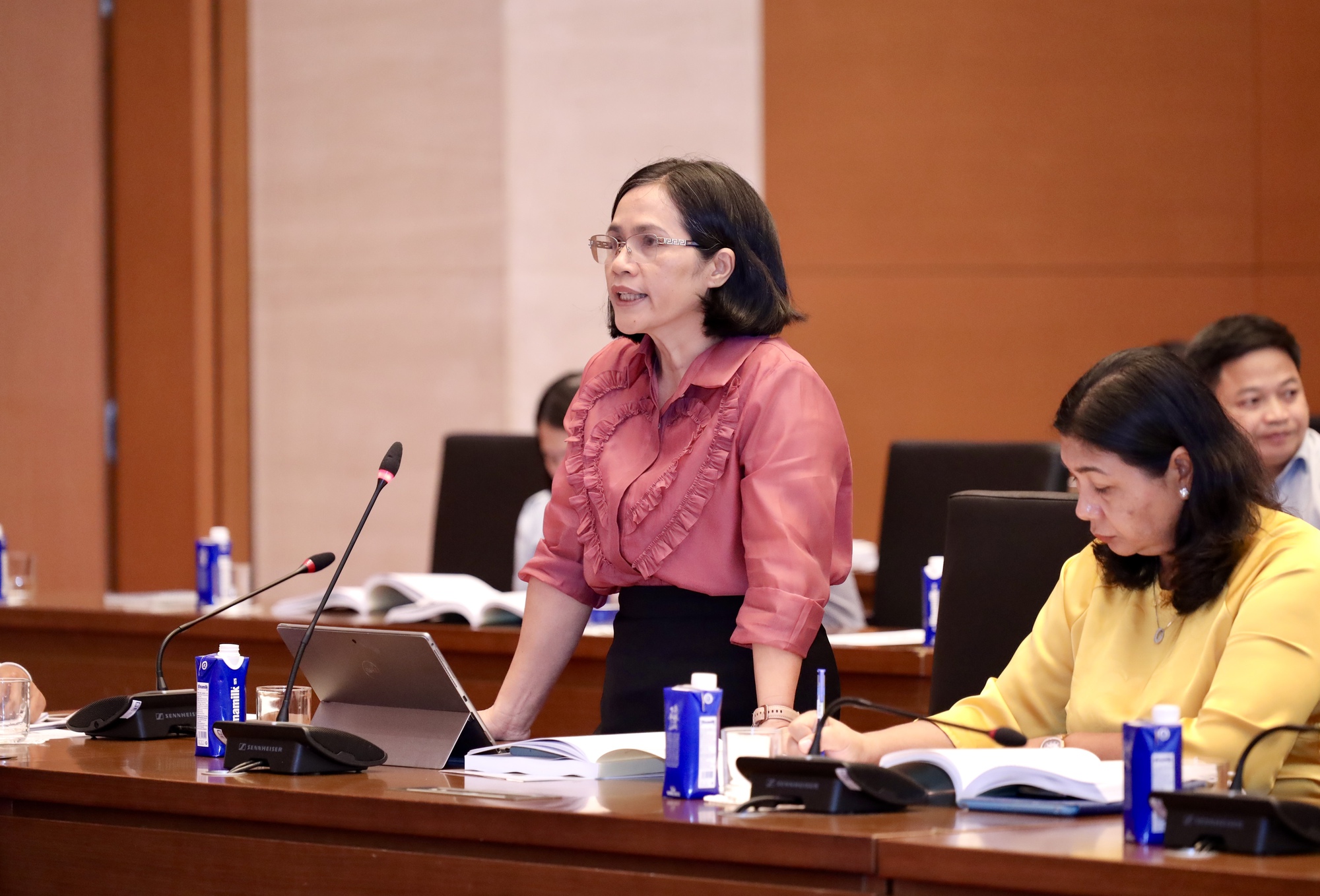 Phó Thủ tướng Lê Thành Long: Chính sách giáo dục vùng đồng bào dân tộc thiểu số, miền núi tương đối toàn diện- Ảnh 4. Phó Thủ tướng Lê Thành Long: Chính sách giáo dục vùng đồng bào dân tộc thiểu số, miền núi tương đối toàn diện- Ảnh 4.