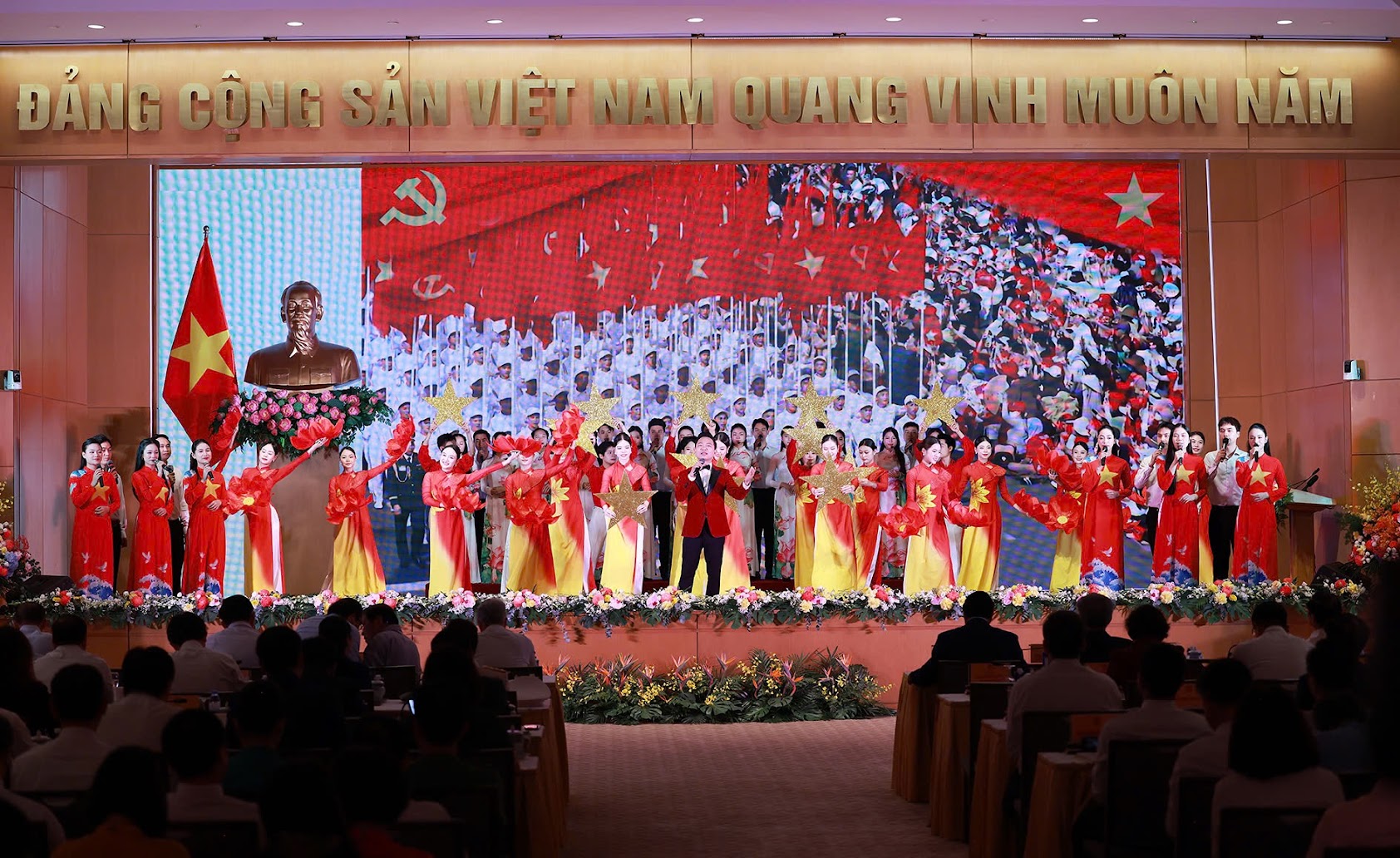 TRỰC TIẾP: Hội nghị tổng kết chương trình và phong trào thi đua xóa nhà tạm, nhà dột nát- Ảnh 12. TRỰC TIẾP: Hội nghị tổng kết chương trình và phong trào thi đua xóa nhà tạm, nhà dột nát- Ảnh 12.