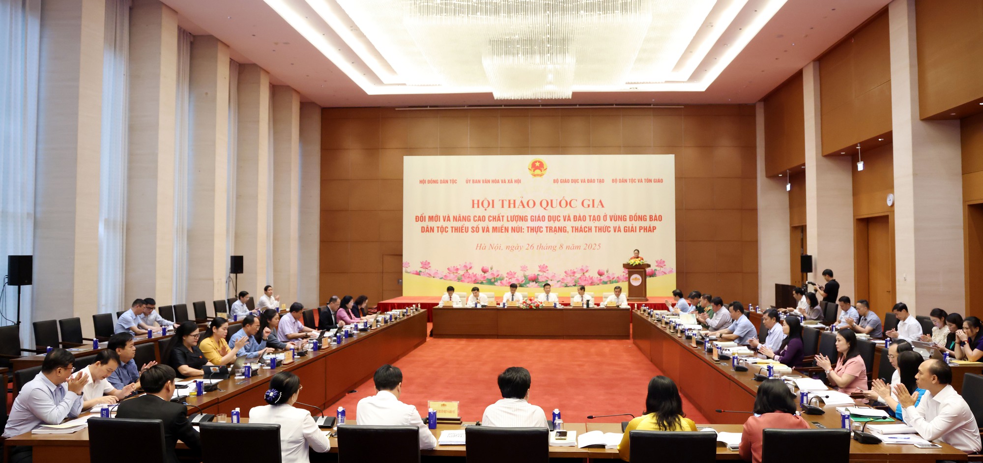 Phó Thủ tướng Lê Thành Long: Chính sách giáo dục vùng đồng bào dân tộc thiểu số, miền núi tương đối toàn diện- Ảnh 1. Phó Thủ tướng Lê Thành Long: Chính sách giáo dục vùng đồng bào dân tộc thiểu số, miền núi tương đối toàn diện- Ảnh 1.