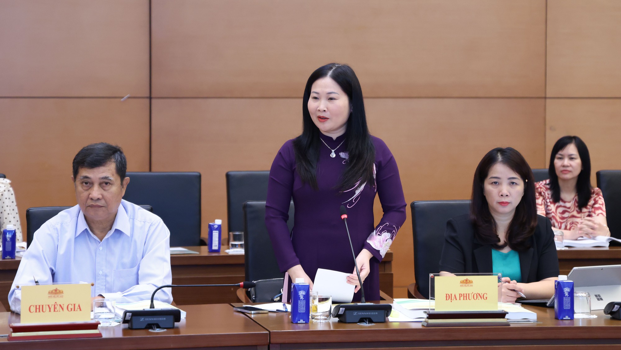 Phó Thủ tướng Lê Thành Long: Chính sách giáo dục vùng đồng bào dân tộc thiểu số, miền núi tương đối toàn diện- Ảnh 3. Phó Thủ tướng Lê Thành Long: Chính sách giáo dục vùng đồng bào dân tộc thiểu số, miền núi tương đối toàn diện- Ảnh 3.