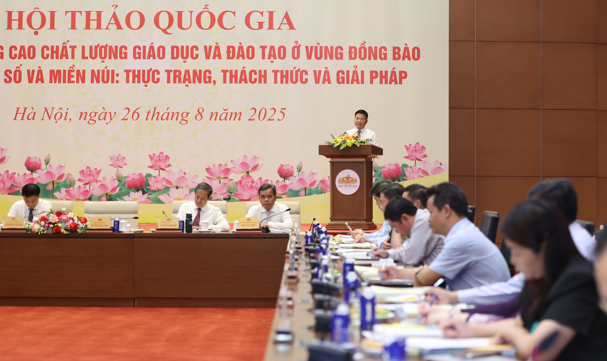 Phó Thủ tướng Lê Thành Long: Chính sách giáo dục vùng đồng bào dân tộc thiểu số, miền núi tương đối toàn diện- Ảnh 9. Phó Thủ tướng Lê Thành Long: Chính sách giáo dục vùng đồng bào dân tộc thiểu số, miền núi tương đối toàn diện- Ảnh 9.