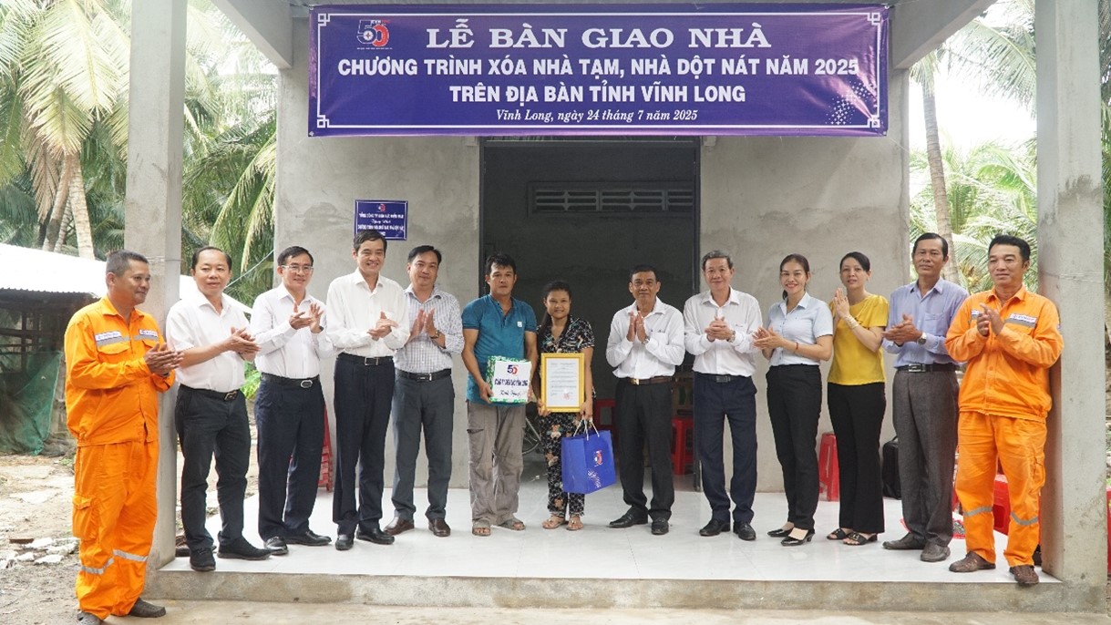 EVNSPC dành gần 19 tỷ đồng góp phần xóa nhà tạm tại các tỉnh miền Nam- Ảnh 1.