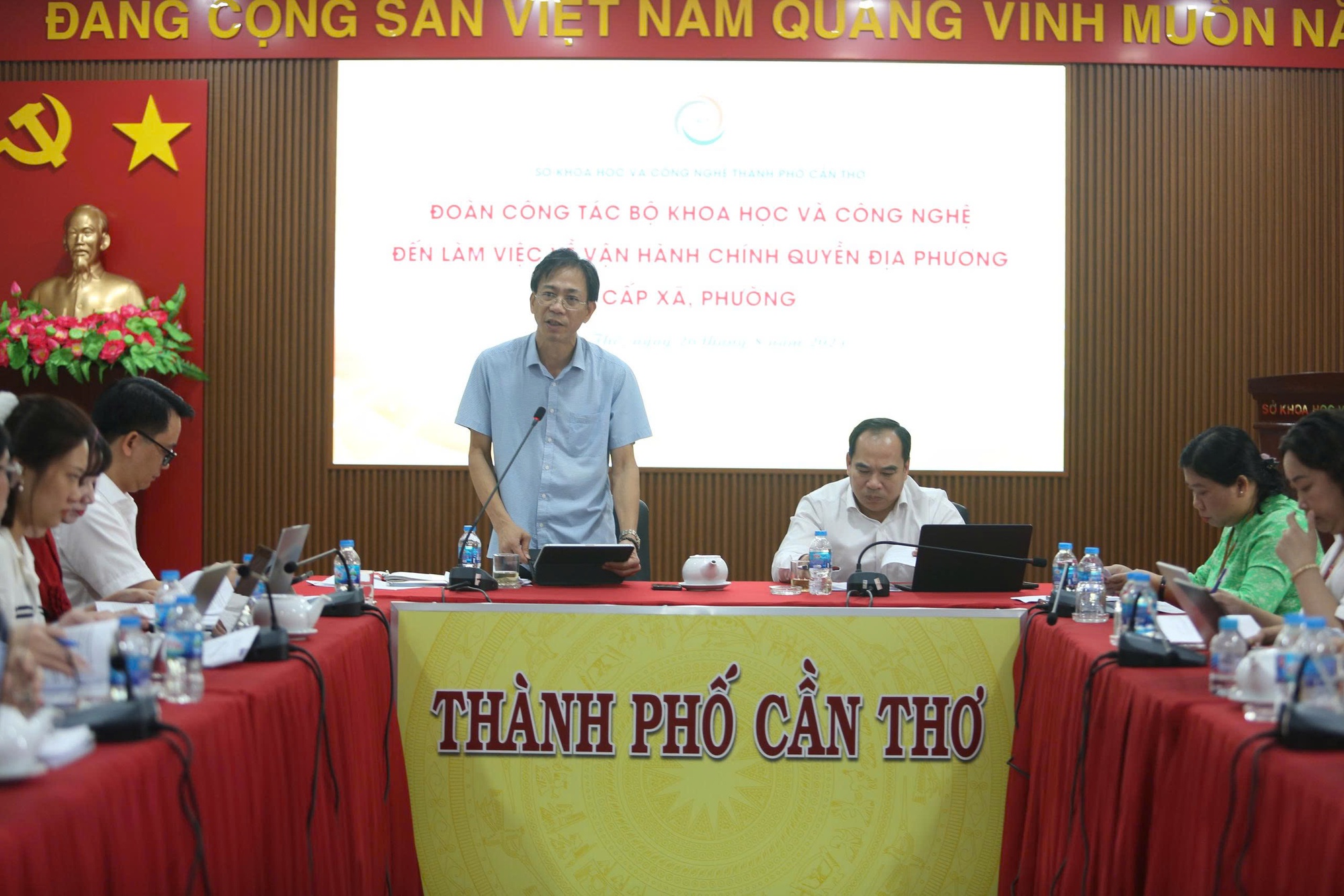 Cần Thơ đẩy mạnh số hóa giấy tờ, kết nối dịch vụ công trực tuyến- Ảnh 1. Cần Thơ đẩy mạnh số hóa giấy tờ, kết nối dịch vụ công trực tuyến- Ảnh 1.