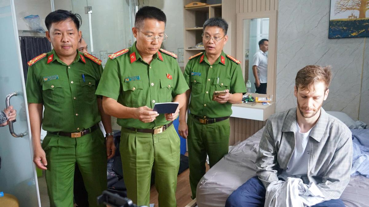 Bắt giữ nghi phạm cướp tiệm vàng tại Đà Nẵng sau gần 15 giờ truy bắt- Ảnh 1. Bắt giữ nghi phạm cướp tiệm vàng tại Đà Nẵng sau gần 15 giờ truy bắt- Ảnh 1.