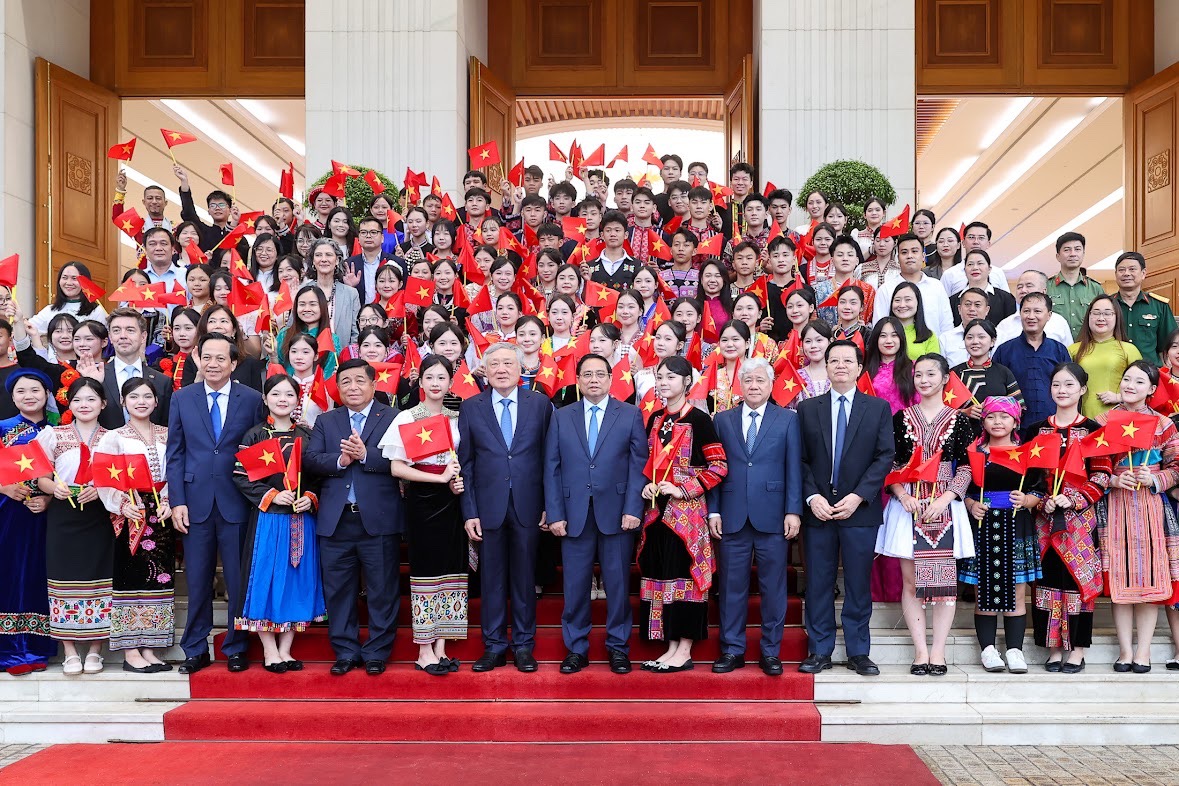 Agribank được Thủ tướng tặng Bằng khen vì đồng hành xóa nhà tạm, nhà dột nát- Ảnh 2. Agribank được Thủ tướng tặng Bằng khen vì đồng hành xóa nhà tạm, nhà dột nát- Ảnh 2.