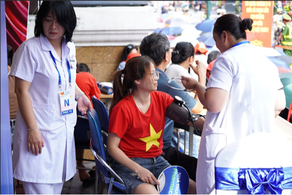Pharmacity chăm sóc sức khỏe 'Khối nhân dân' dịp đại lễ kỷ niệm 80 năm Quốc khánh 2/9- Ảnh 4. Pharmacity chăm sóc sức khỏe 'Khối nhân dân' dịp đại lễ kỷ niệm 80 năm Quốc khánh 2/9- Ảnh 4.