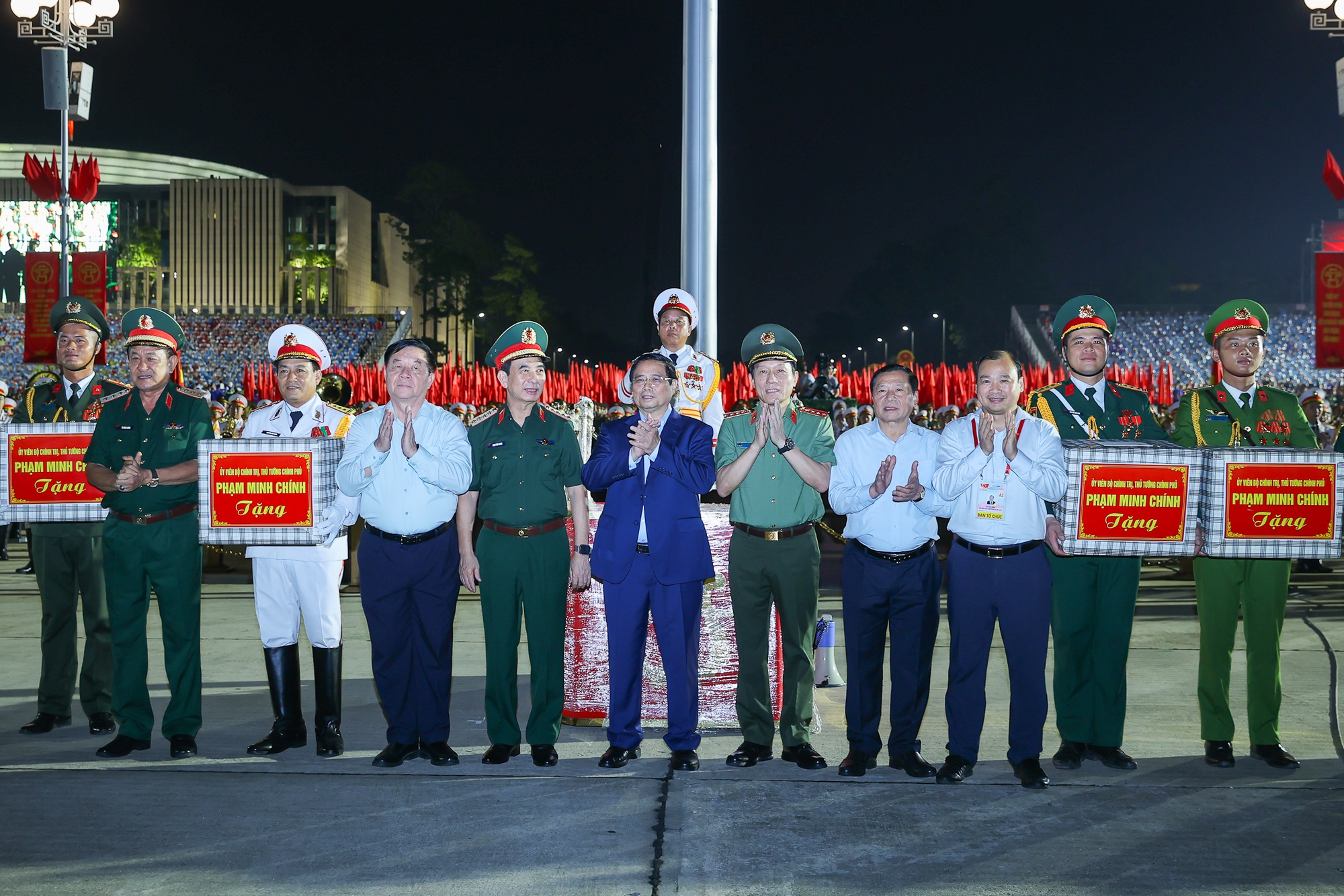 Sơ duyệt Diễu binh, diễu hành A80: Thể hiện khí thế hào hùng, sức mạnh của lực lượng vũ trang nhân dân- Ảnh 2. Sơ duyệt Diễu binh, diễu hành A80: Thể hiện khí thế hào hùng, sức mạnh của lực lượng vũ trang nhân dân- Ảnh 2.
