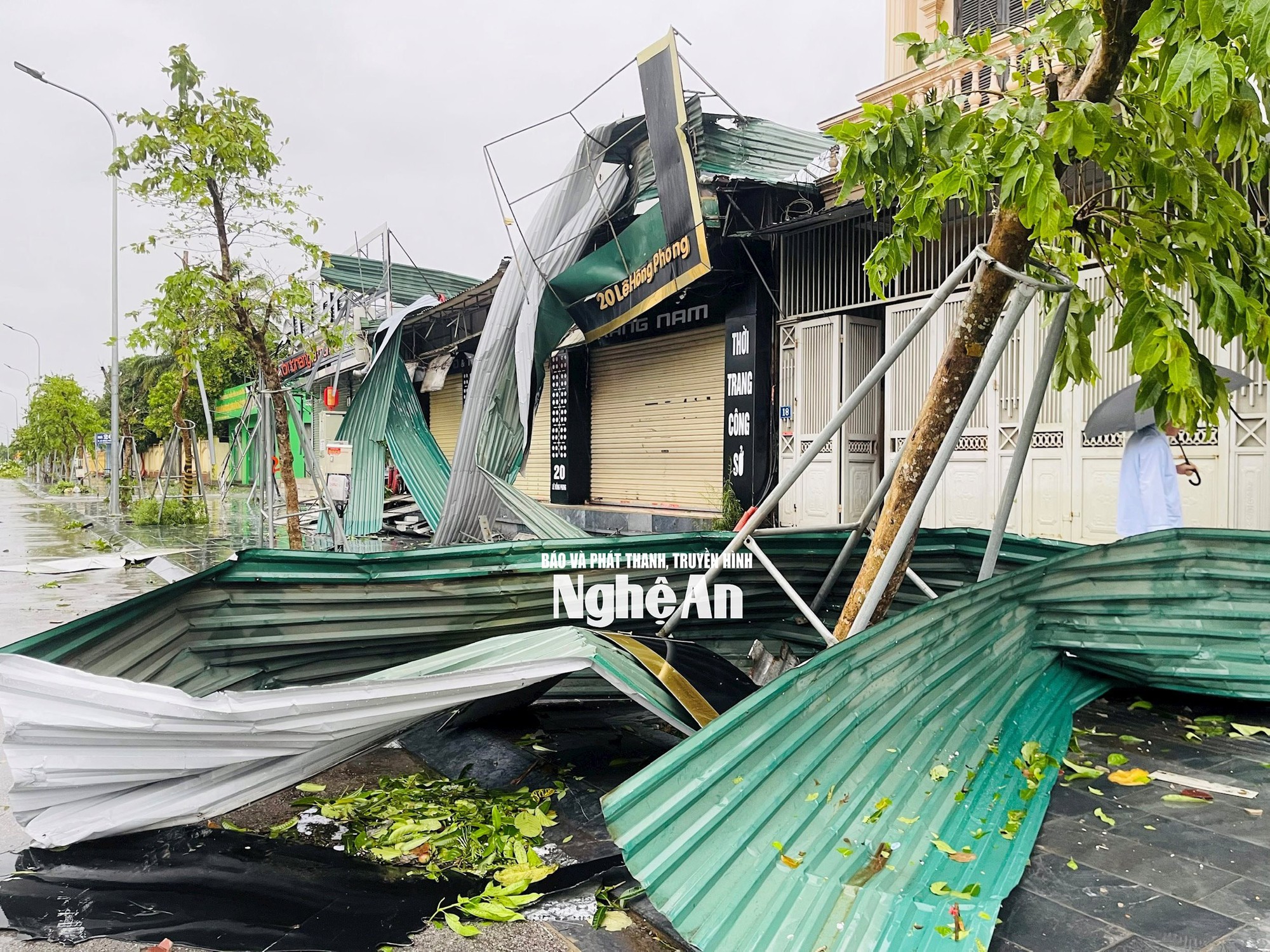 Nhanh chóng khắc phục hậu quả bão số 5 và mưa lũ, khôi phục sản xuất, kinh doanh, ổn định tình hình Nhân dân- Ảnh 1. Nhanh chóng khắc phục hậu quả bão số 5 và mưa lũ, khôi phục sản xuất, kinh doanh, ổn định tình hình Nhân dân- Ảnh 1.