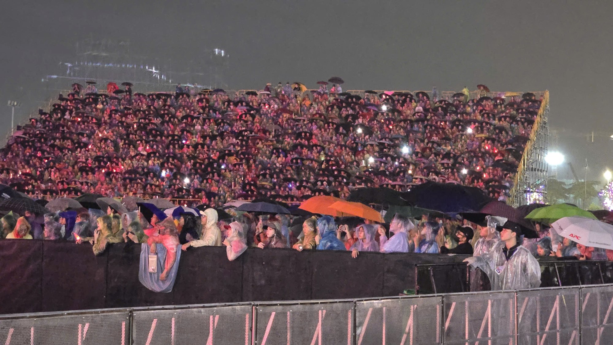 Ban Tổ chức concert "Việt Nam trong tôi" gửi lời cảm ơn khán giả- Ảnh 1. Ban Tổ chức concert "Việt Nam trong tôi" gửi lời cảm ơn khán giả- Ảnh 1.