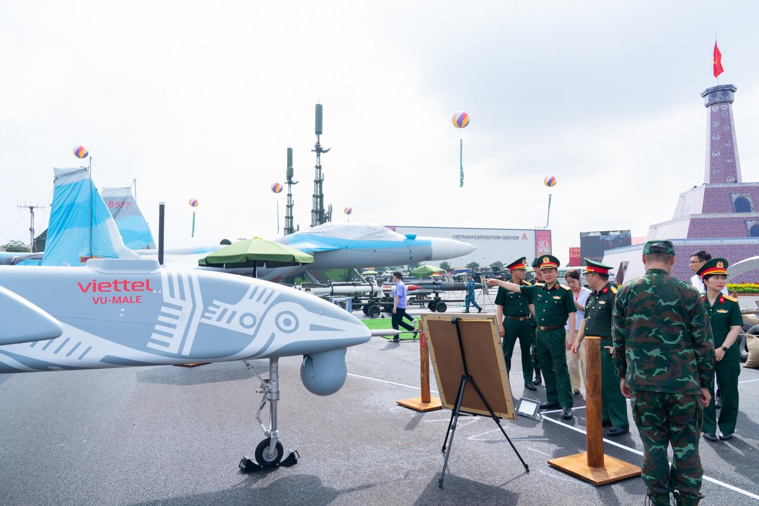 Nhiều khí tài công nghệ cao được Viettel trình diễn tại Triển lãm '80 năm hành trình Độc lập – Tự do – Hạnh phúc'- Ảnh 3. Nhiều khí tài công nghệ cao được Viettel trình diễn tại Triển lãm '80 năm hành trình Độc lập – Tự do – Hạnh phúc'- Ảnh 3.