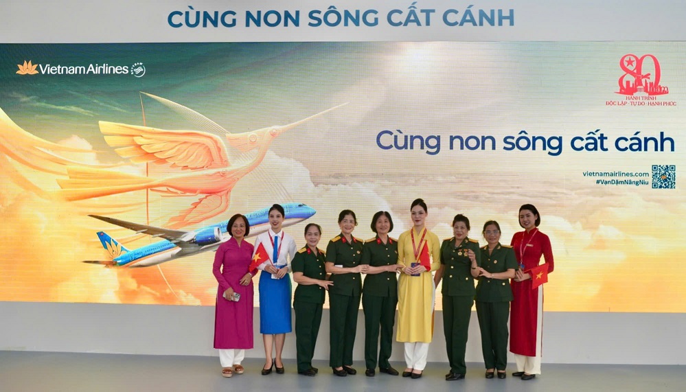 Dấu ấn Vietnam Airlines tại Triển lãm Thành tựu đất nước- Ảnh 1.