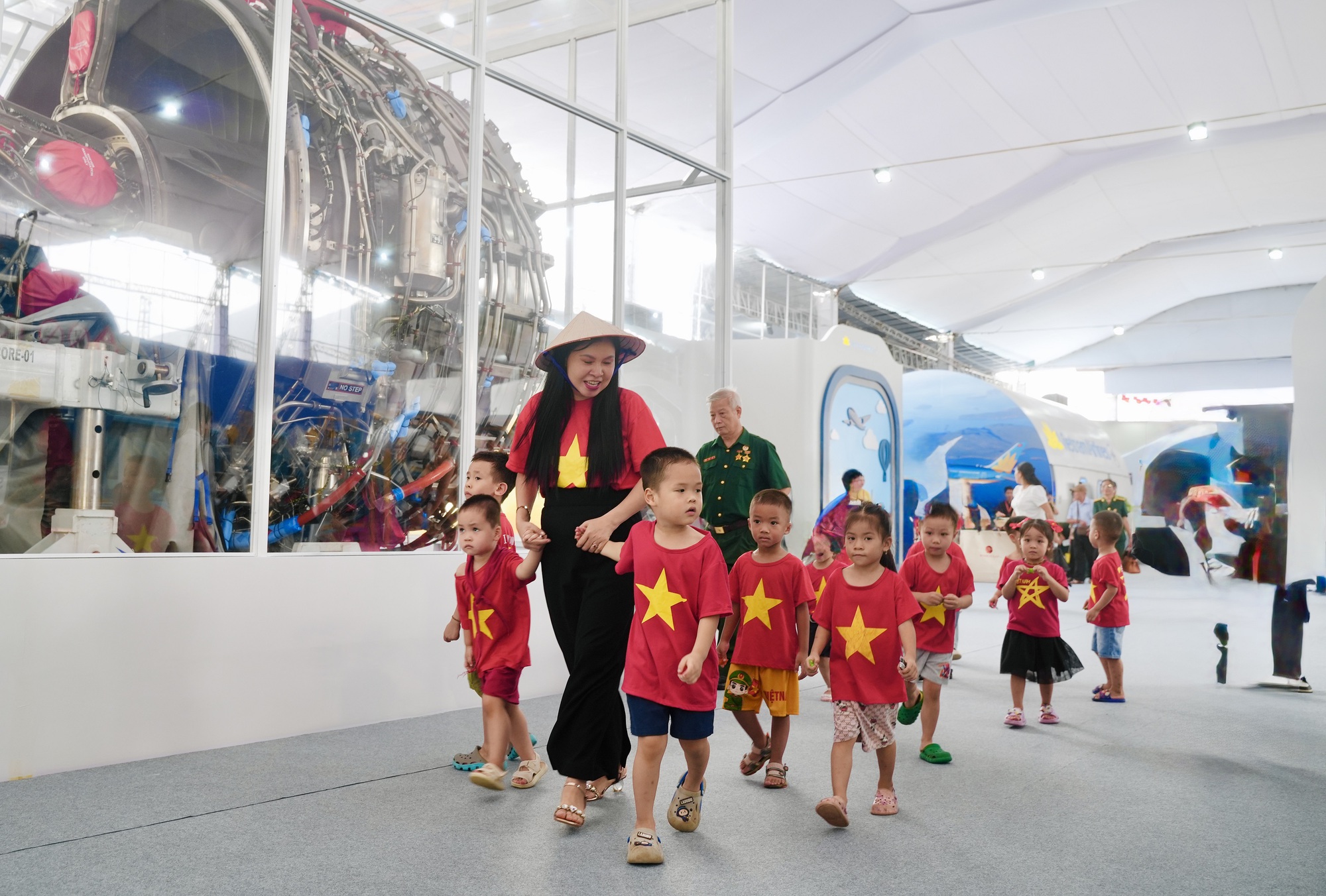 Dấu ấn Vietnam Airlines tại Triển lãm Thành tựu đất nước- Ảnh 11. Dấu ấn Vietnam Airlines tại Triển lãm Thành tựu đất nước- Ảnh 11.