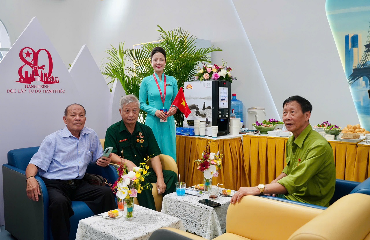 Dấu ấn Vietnam Airlines tại Triển lãm Thành tựu đất nước- Ảnh 3. Dấu ấn Vietnam Airlines tại Triển lãm Thành tựu đất nước- Ảnh 3.