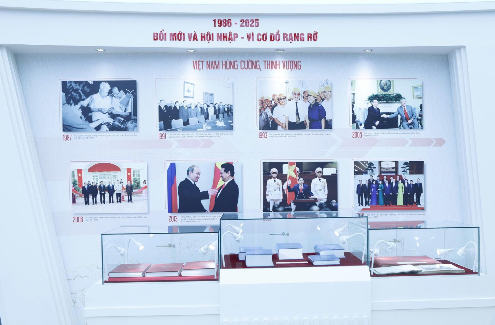 Triển lãm ‘Văn phòng Chính phủ - 80 năm đồng hành cùng dân tộc’- Ảnh 11.