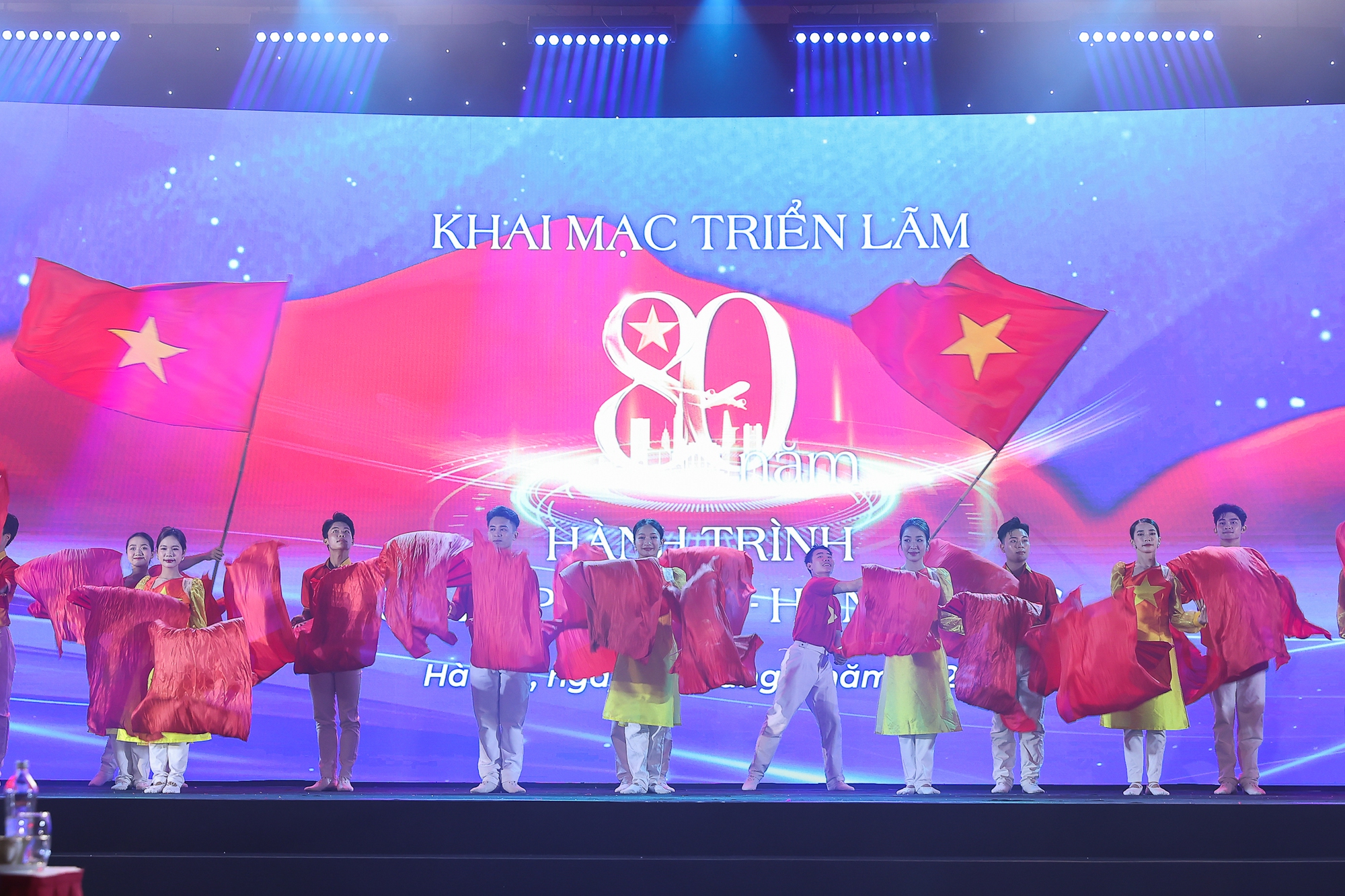 Thủ tướng: Triển lãm 80 năm tôn vinh lịch sử vẻ vang, lan tỏa lòng yêu nước, niềm tự hào, khát vọng vươn mình của dân tộc- Ảnh 4. Thủ tướng: Triển lãm 80 năm tôn vinh lịch sử vẻ vang, lan tỏa lòng yêu nước, niềm tự hào, khát vọng vươn mình của dân tộc- Ảnh 4.