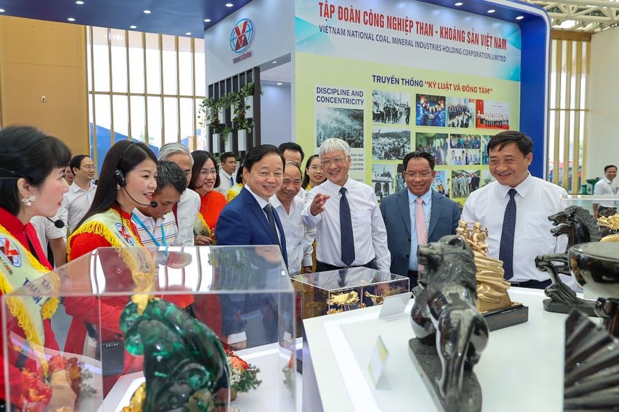 Chùm ảnh: Lãnh đạo Đảng, Nhà nước tham quan Triển lãm '80 năm hành trình Độc lập - Tự do - Hạnh phúc'- Ảnh 10. Chùm ảnh: Lãnh đạo Đảng, Nhà nước tham quan Triển lãm '80 năm hành trình Độc lập - Tự do - Hạnh phúc'- Ảnh 10.