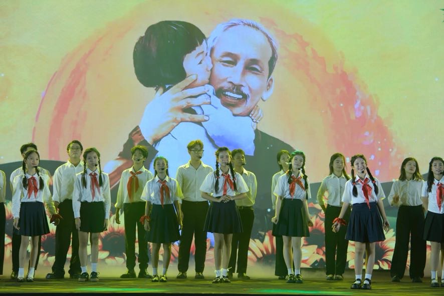 Thủ tướng: Triển lãm 80 năm tôn vinh lịch sử vẻ vang, lan tỏa lòng yêu nước, niềm tự hào, khát vọng vươn mình của dân tộc- Ảnh 10. Thủ tướng: Triển lãm 80 năm tôn vinh lịch sử vẻ vang, lan tỏa lòng yêu nước, niềm tự hào, khát vọng vươn mình của dân tộc- Ảnh 10.