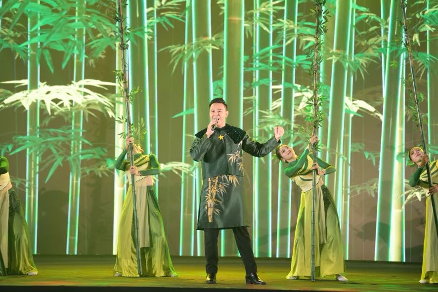 Thủ tướng: Triển lãm 80 năm tôn vinh lịch sử vẻ vang, lan tỏa lòng yêu nước, niềm tự hào, khát vọng vươn mình của dân tộc- Ảnh 12. Thủ tướng: Triển lãm 80 năm tôn vinh lịch sử vẻ vang, lan tỏa lòng yêu nước, niềm tự hào, khát vọng vươn mình của dân tộc- Ảnh 12.