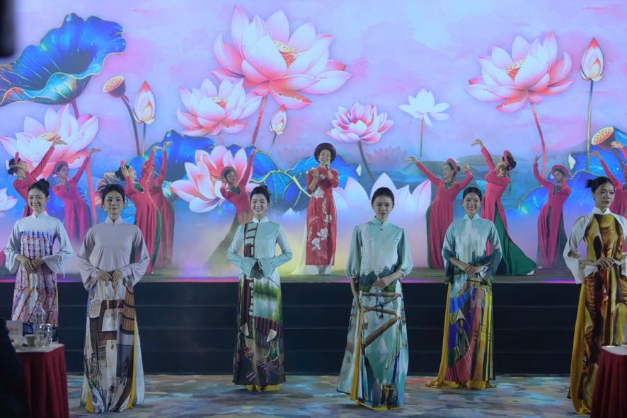 Thủ tướng: Triển lãm 80 năm tôn vinh lịch sử vẻ vang, lan tỏa lòng yêu nước, niềm tự hào, khát vọng vươn mình của dân tộc- Ảnh 16. Thủ tướng: Triển lãm 80 năm tôn vinh lịch sử vẻ vang, lan tỏa lòng yêu nước, niềm tự hào, khát vọng vươn mình của dân tộc- Ảnh 16.