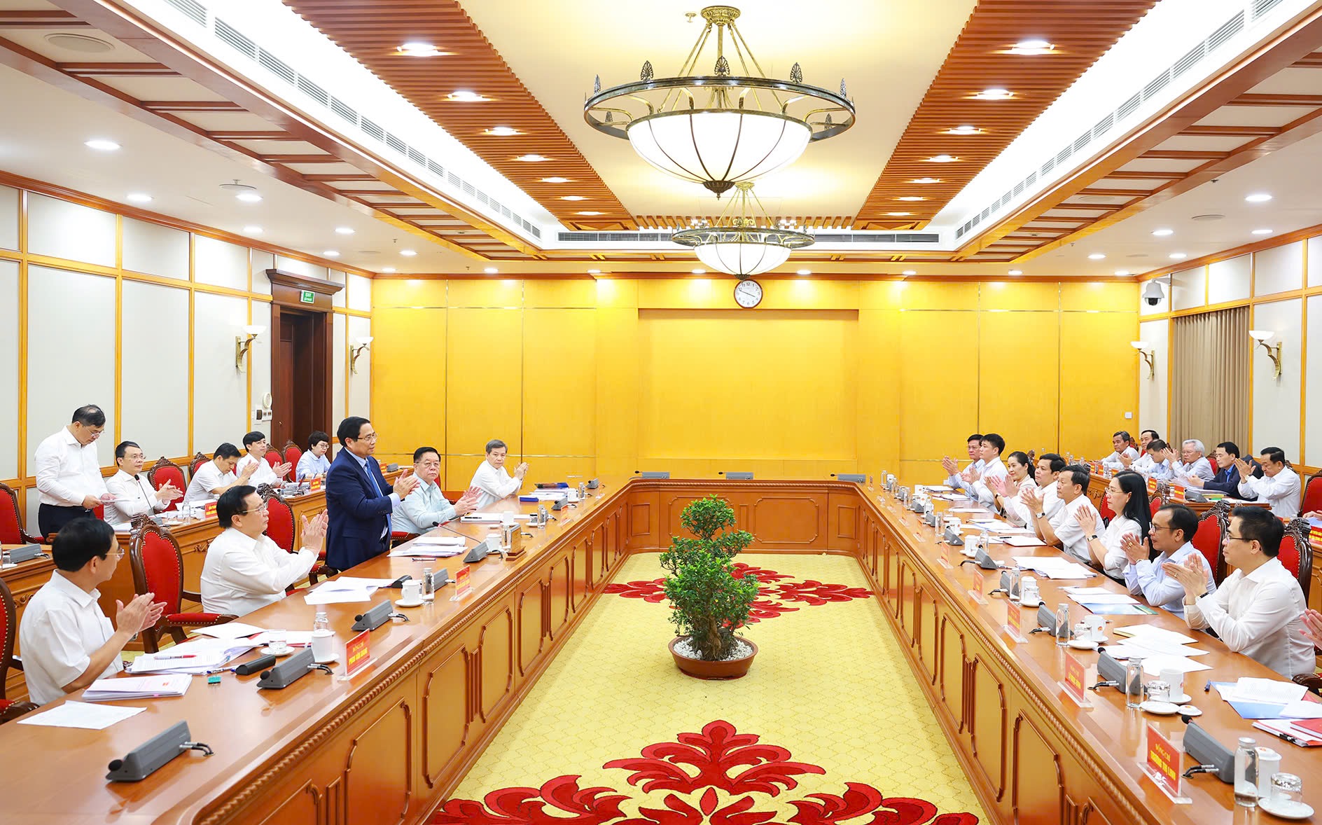 Bộ Chính trị cho ý kiến về công tác chuẩn bị Đại hội Đảng bộ TP. Hải Phòng và tỉnh Quảng Ngãi- Ảnh 2. Bộ Chính trị cho ý kiến về công tác chuẩn bị Đại hội Đảng bộ TP. Hải Phòng và tỉnh Quảng Ngãi- Ảnh 2.