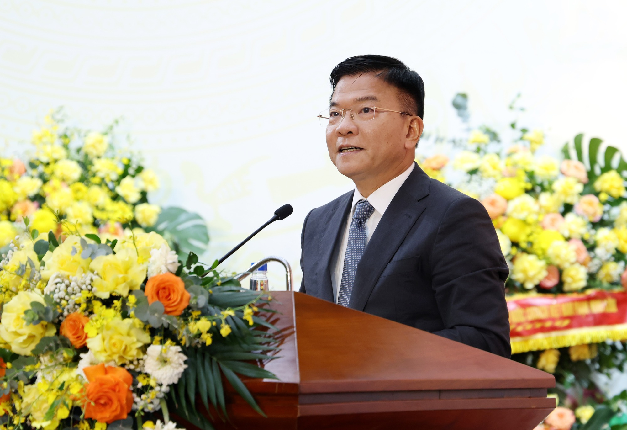 Phó Thủ tướng Lê Thành Long: Bộ Y tế cần tiếp tục đoàn kết, chủ động, bản lĩnh, đổi mới mạnh mẽ hơn nữa- Ảnh 2. Phó Thủ tướng Lê Thành Long: Bộ Y tế cần tiếp tục đoàn kết, chủ động, bản lĩnh, đổi mới mạnh mẽ hơn nữa- Ảnh 2.