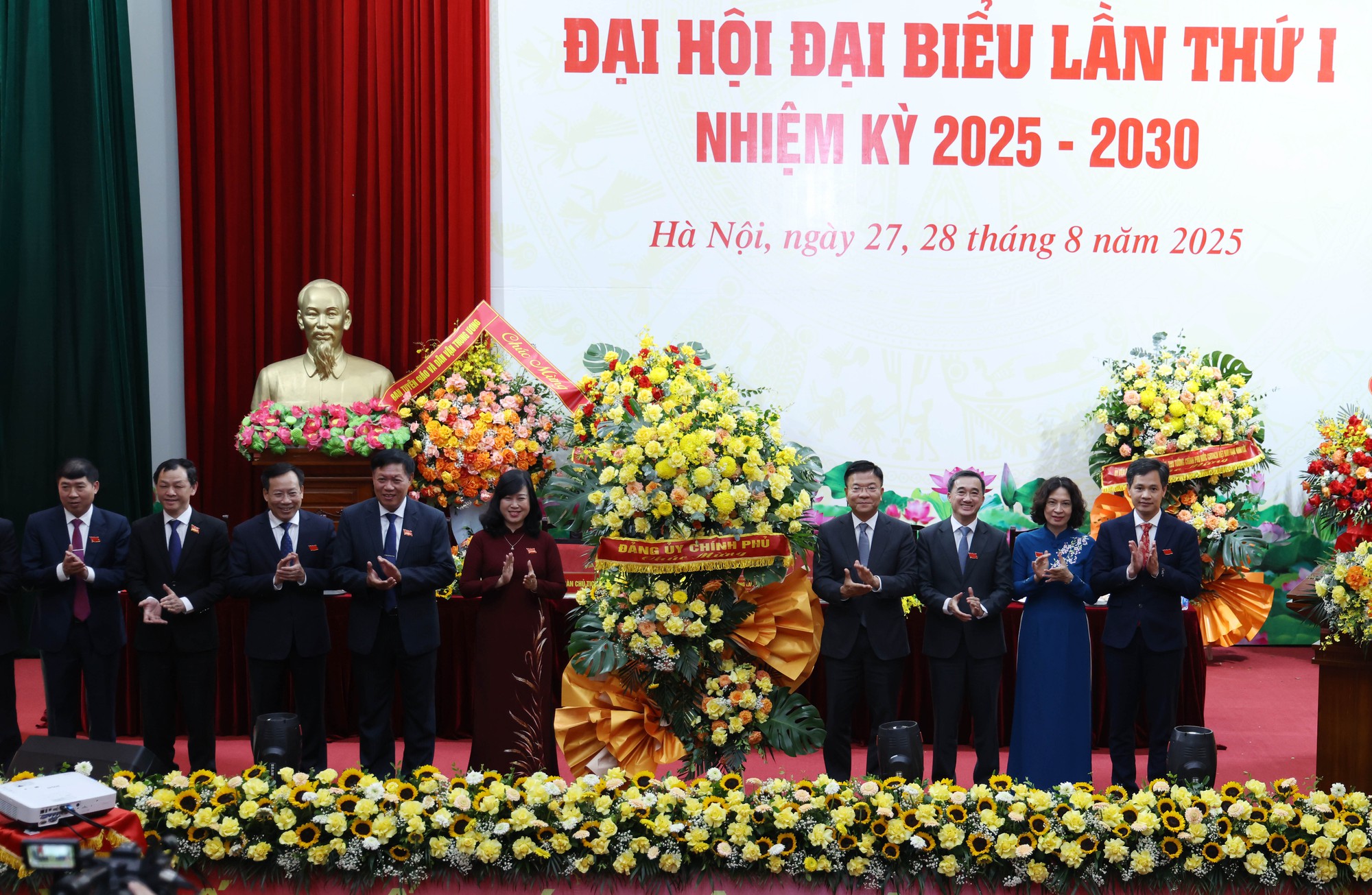 Phó Thủ tướng Lê Thành Long: Bộ Y tế cần tiếp tục đoàn kết, chủ động, bản lĩnh, đổi mới mạnh mẽ hơn nữa- Ảnh 6. Phó Thủ tướng Lê Thành Long: Bộ Y tế cần tiếp tục đoàn kết, chủ động, bản lĩnh, đổi mới mạnh mẽ hơn nữa- Ảnh 6.