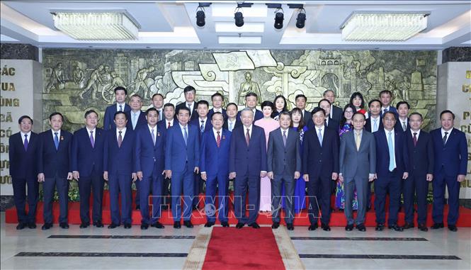 Tổng Bí thư Tô Lâm trao Huy hiệu 45 năm tuổi Đảng tặng đồng chí Phan Đình Trạc- Ảnh 5. Tổng Bí thư Tô Lâm trao Huy hiệu 45 năm tuổi Đảng tặng đồng chí Phan Đình Trạc- Ảnh 5.