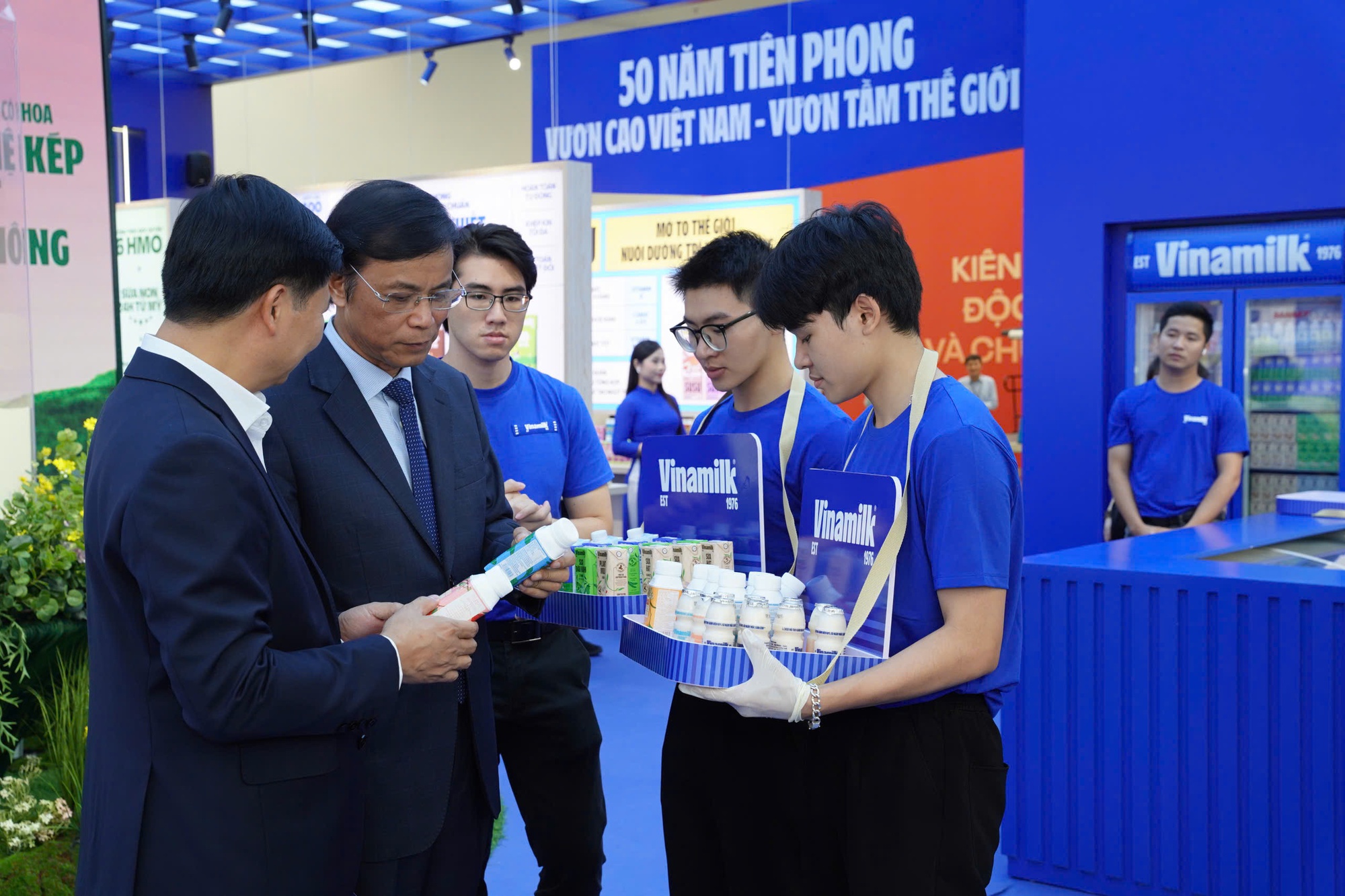 Vinamilk tái hiện hành trình đến với thương hiệu sữa tiềm năng nhất thế giới tại Triển lãm thành tựu đất nước- Ảnh 4. Vinamilk tái hiện hành trình đến với thương hiệu sữa tiềm năng nhất thế giới tại Triển lãm thành tựu đất nước- Ảnh 4.